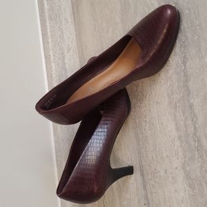 Clarks Burgundy Heels Sz 9.5